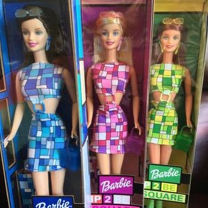 blonde and brunette barbie